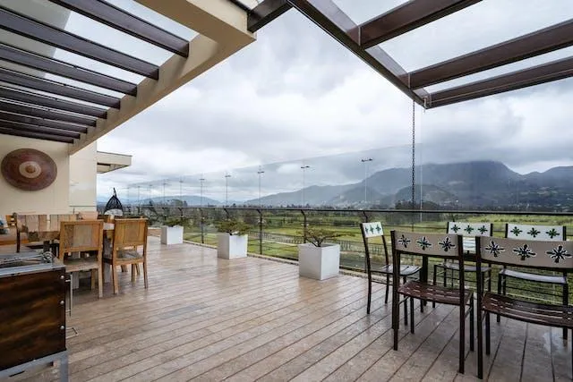 Enhancing Your Deck’s Privacy: Options for a Secluded Outdoor Living Space